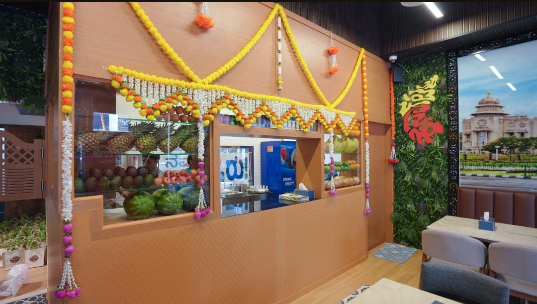 Fresh juice and fruit counter at Bengaluru Tiffanys